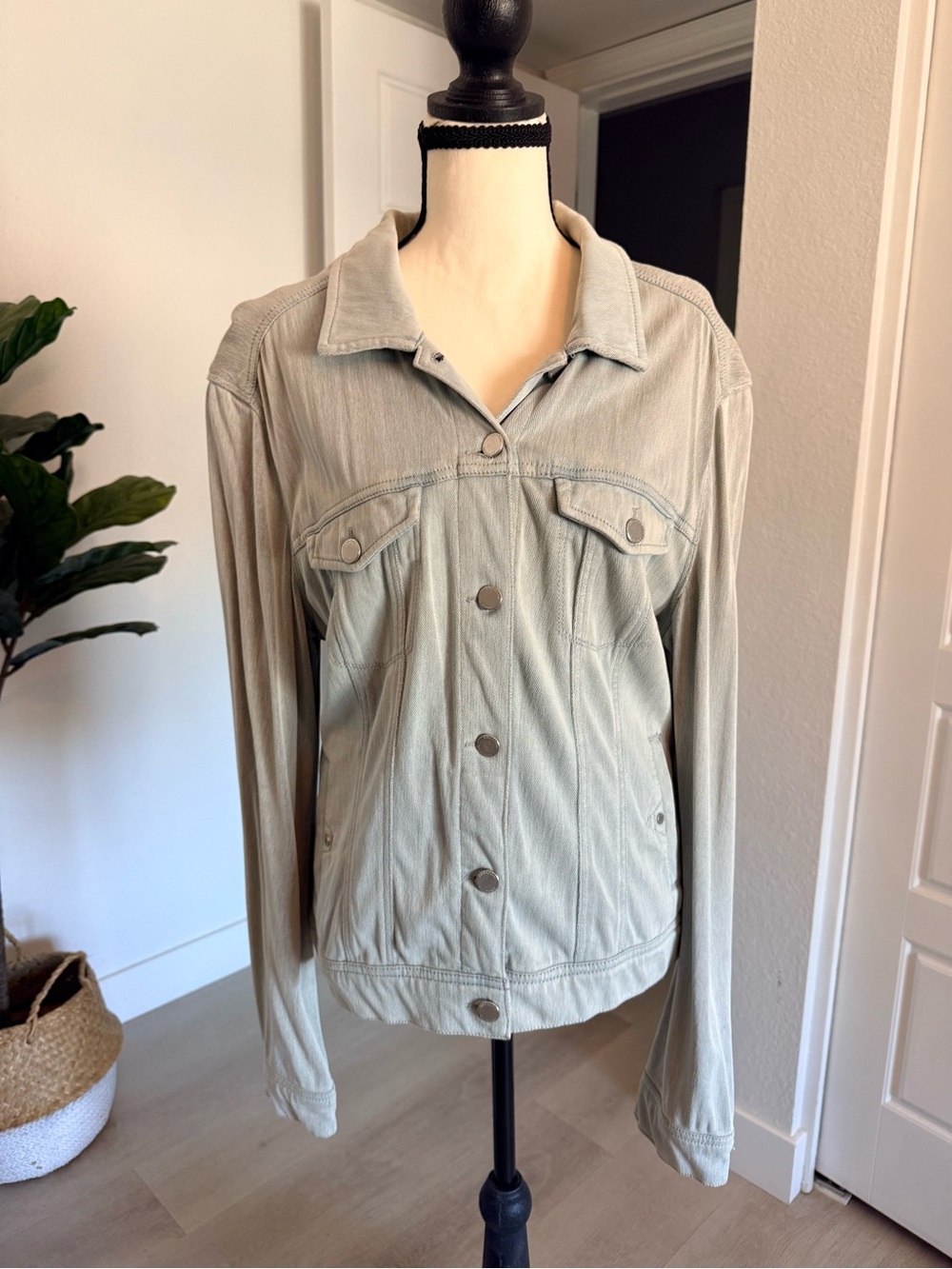 Liverpool Jeans Company Light Gray Button-Front Jean Jacket